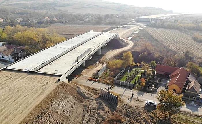 Locuința e amplasată la mică distanță de șantierul lotului 1 al autostrăziiFoto: alba24.ro