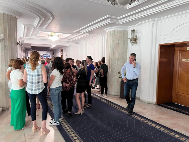 Protest spontan al angajaților din Ministerul Finanțelor