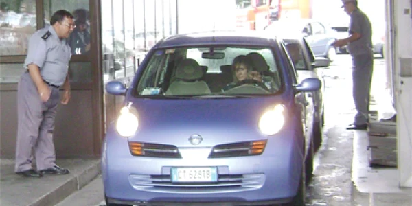 Vama Porţile de Fier I, asaltată de rezidenţii români