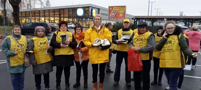 Monica Iagăr, în mijlocul simpatizanților AUR foto: Facebook 