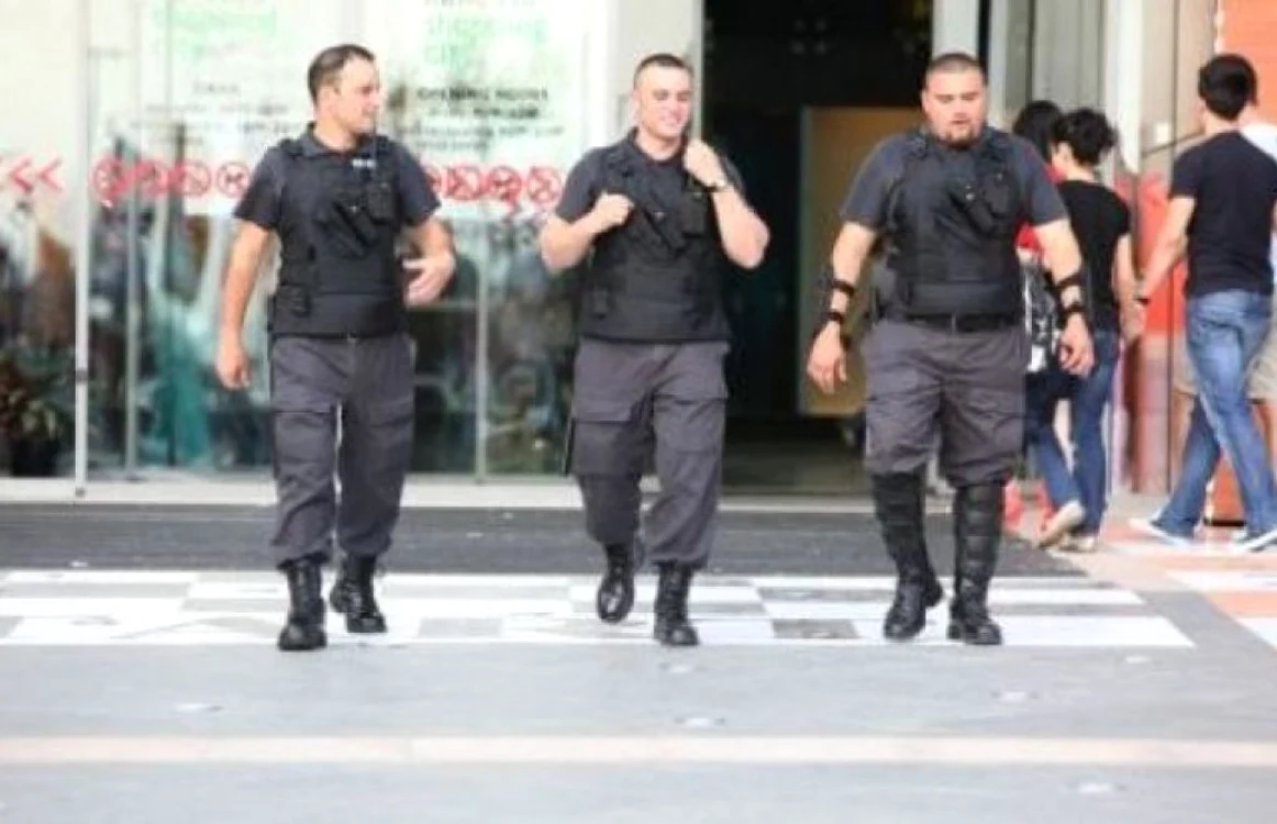 Posturi vacante pentru agenţii de pază FOTO Adevărul