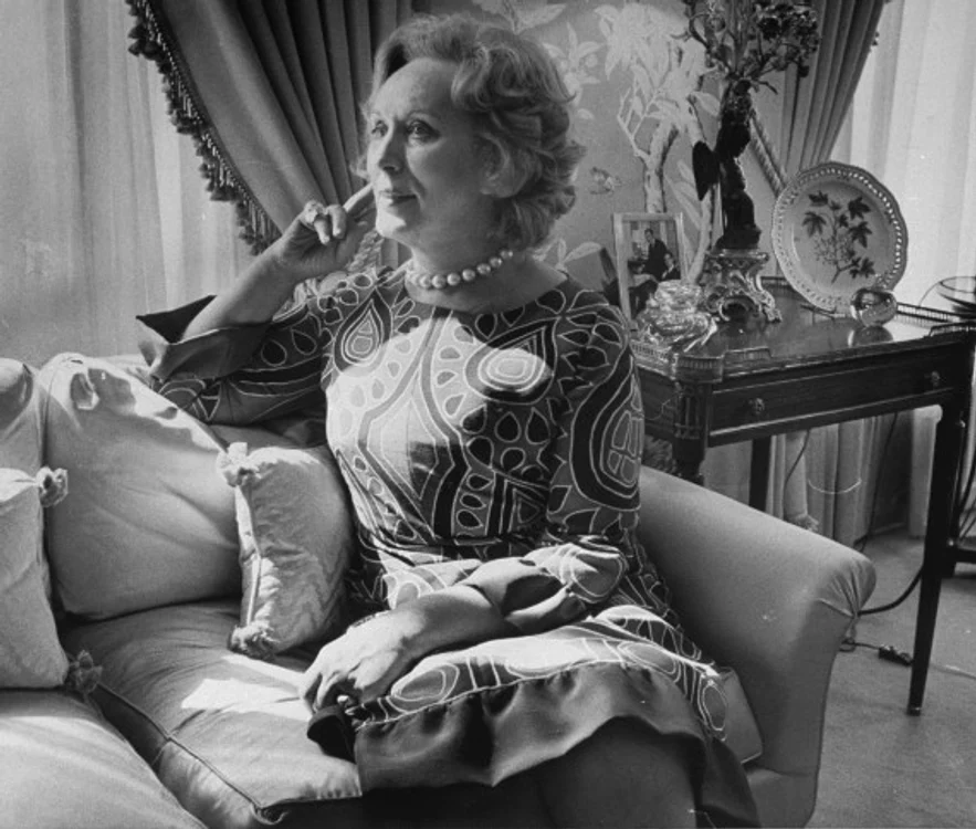 o ESTEE LAUDER 570 jpg jpeg