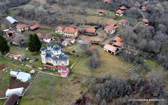 Satul Alun, cu mai puține terenuri agricole ca oricând. Foto: Daniel Guță