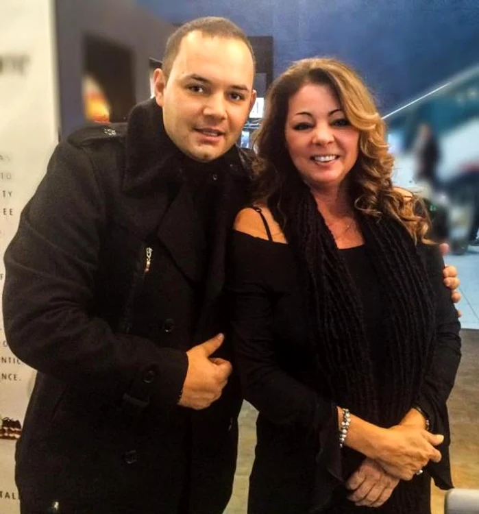 Raoul s-a intalnit cu Sandra in aeroport