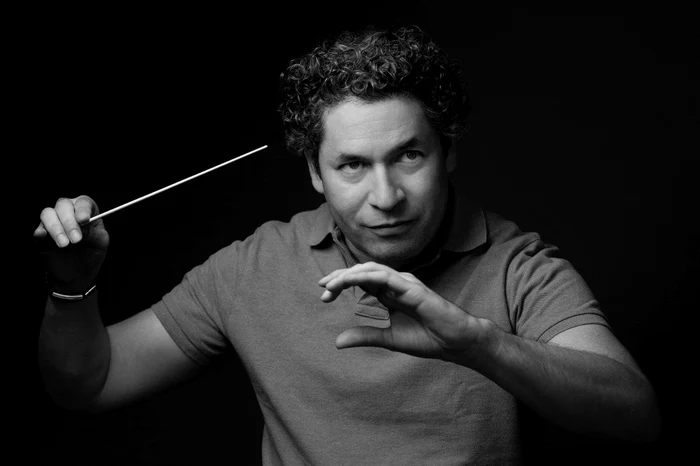 Gustavo Dudamel, unul dintre cei mai cunoscuţi şi mai bine plătiţi dirijori din lume Foto AFP