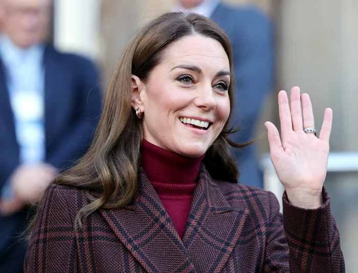  Kate a vizitat spitalul londonez unde a fost tratată pentru cancer. FOTO Profimedia