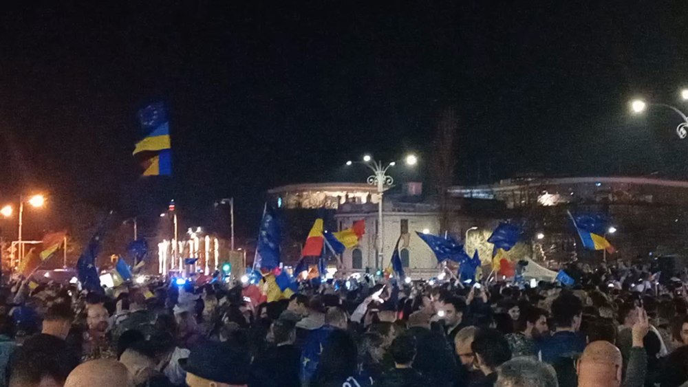 Cele trei Românii: între speranță, manipulare și realitate politică