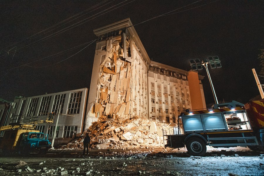 Nouă răniți, între care doi copii, într-un atac rusesc în Dnipro. Zelenski promite că Rusia va fi „pedepsită” | FOTO VIDEO