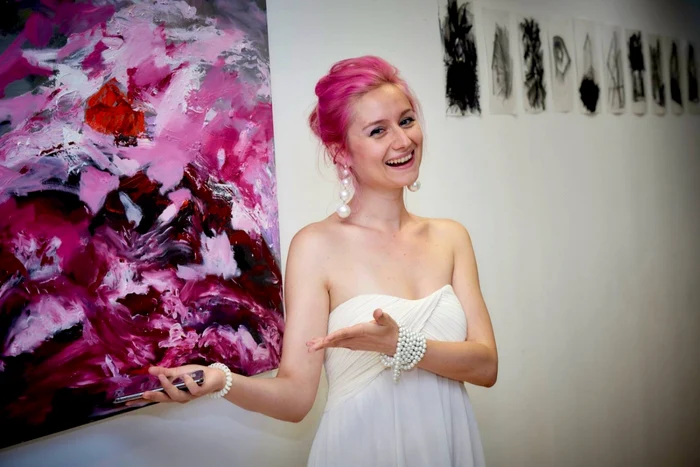 Ilina Schileru, frumoasa curatoare
a expoziţiei de la Zorzini
Gallery FOTO: Diana Gioara Photography