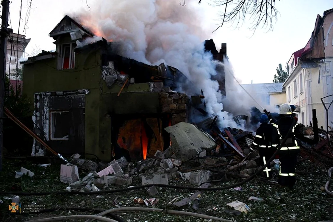 Clădiri distruse în urma unui atac al ruşilor la Nikolaev FOTO Twitter @#mykolaiv