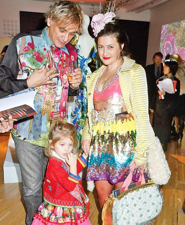 Rona şi fiica ei, Sumayla, au şocat prin ţinute, la Festivalul de modă de la Paris (Foto: Kan/WireImage)