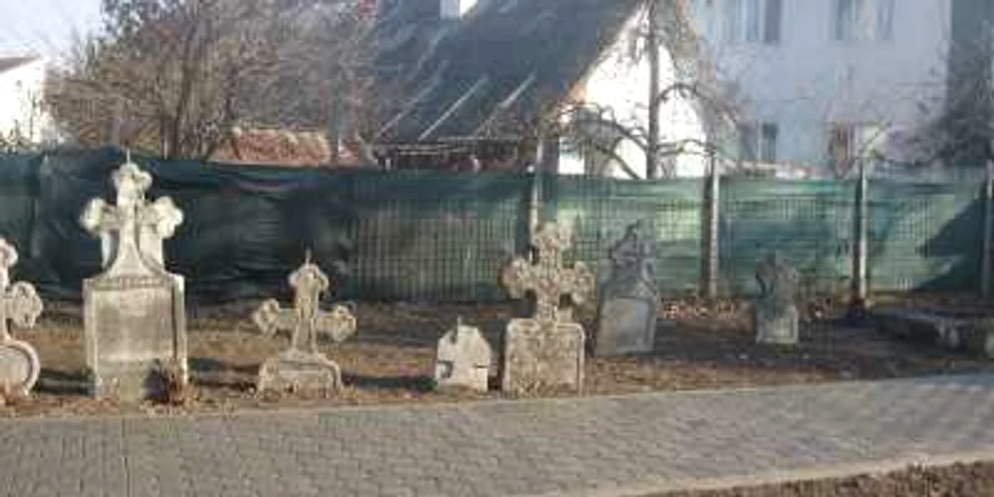 Primul cimitir românesc a fost reamenajat din Primărie