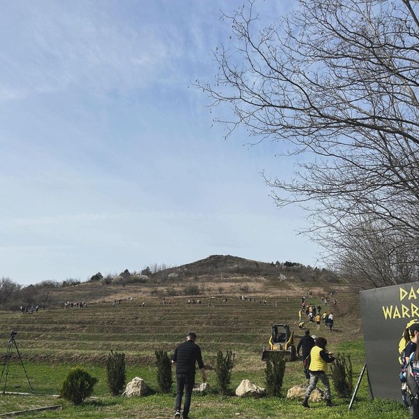 Patronul „Fermei Dacilor”riscă să fie amendat pentru plantarea nucilor în memoria victimelor incendiului de anul trecut