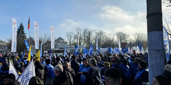 Sindicalistii protestează la Cotroceni FOTO Confederatia Nationala Sindicala "Cartel ALFA" / Facebook