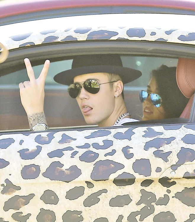 Starul canadian a vrut să o impresioneze pe Yovanna Ventura cu maşina lui de 180.000 de dolarifotografii: hepta