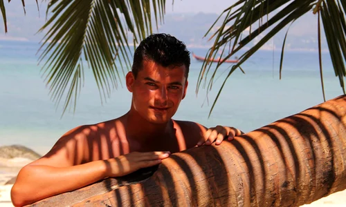 Cu banii strânși din videochat erotic, Fabio și a permis să călătorească în toată lumea  A ajuns și în Thailanda jpeg