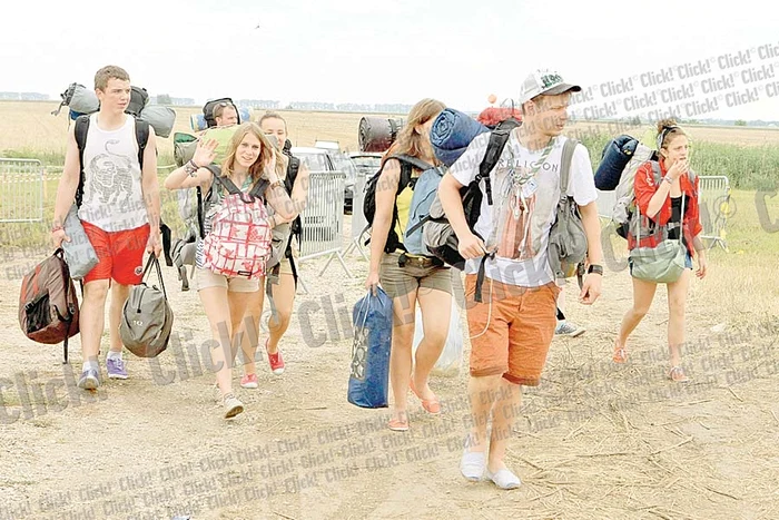 Cine nu vine cu cortul de acasă, îl poate închiria. La B’EstFest a fost amenajată o zonă de camping (Fotografii: Roberto Sălceanu/Click!)