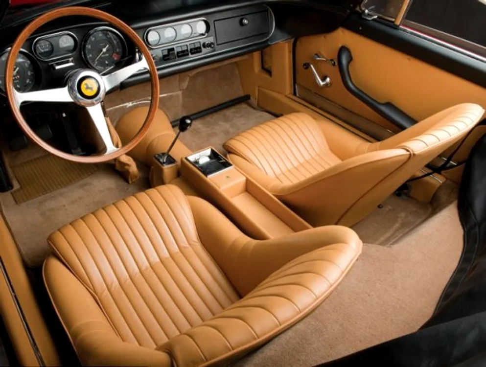 Există doar zece exemplare din acest model în toată lumea (Foto: RM Auctions)