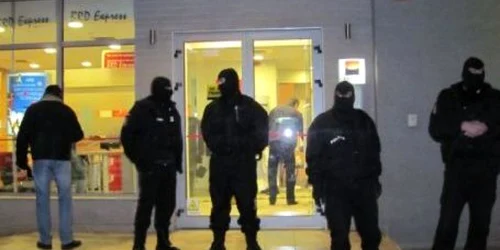 Flagrantul a avut loc într-o bancă din oraş foto arhivă