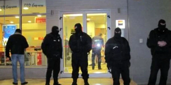 Flagrantul a avut loc într-o bancă din oraş foto arhivă