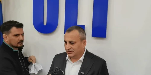 Declarații prim vicepreședinte PSD despre consultarea membrilor de partid cu privire la menținerea USR și a premierului Ilie Bolojan în guvern mp4 thumbnail png