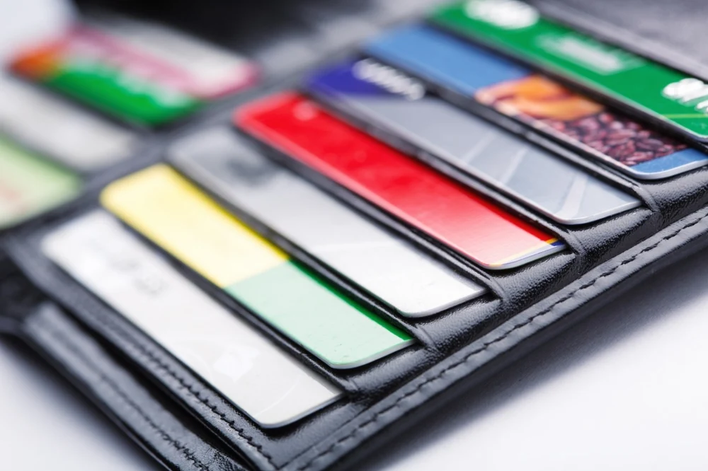 A răspuns la telefon și a pierdut 390.000 de dolari. Cum a rămas un pensionar fără economiile de-o viață