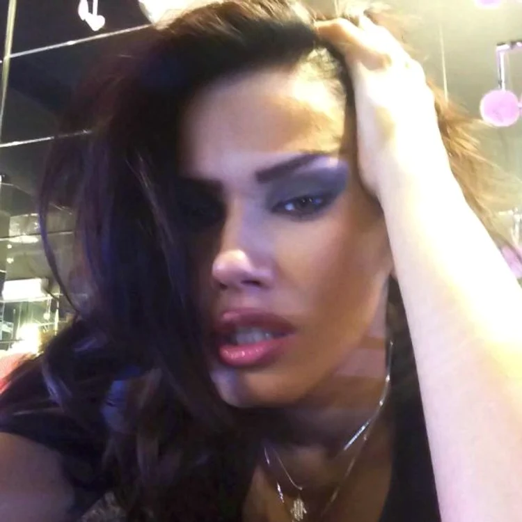 
    Oana a vorbit despre ceea ce are de gând să facă cu trupul mamei saleFoto Antena 1  
