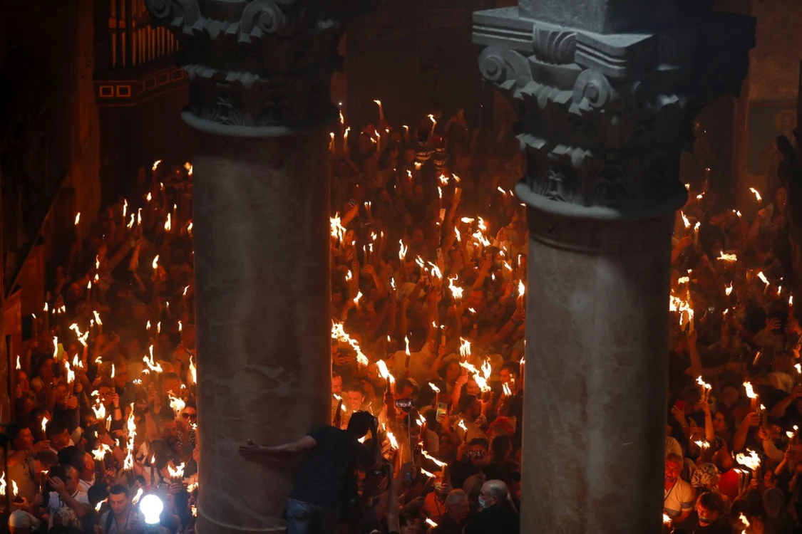 Lumina Sfântă în Biserica Sfântului Mormânt FOTO EPA EFE