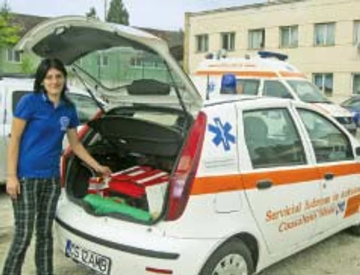 Una dintre cele cinci ambulanţe noi şi nefolosite de cinci ani