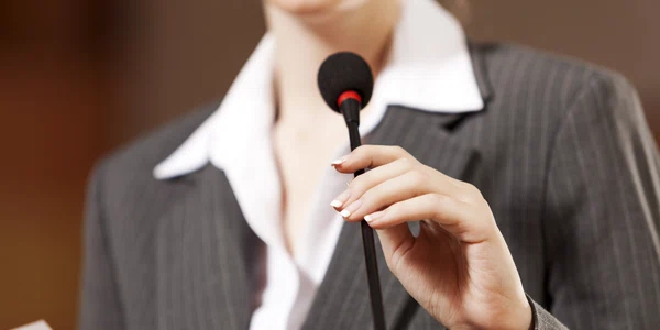 Femeie politician FOTO Shutterstock jpg