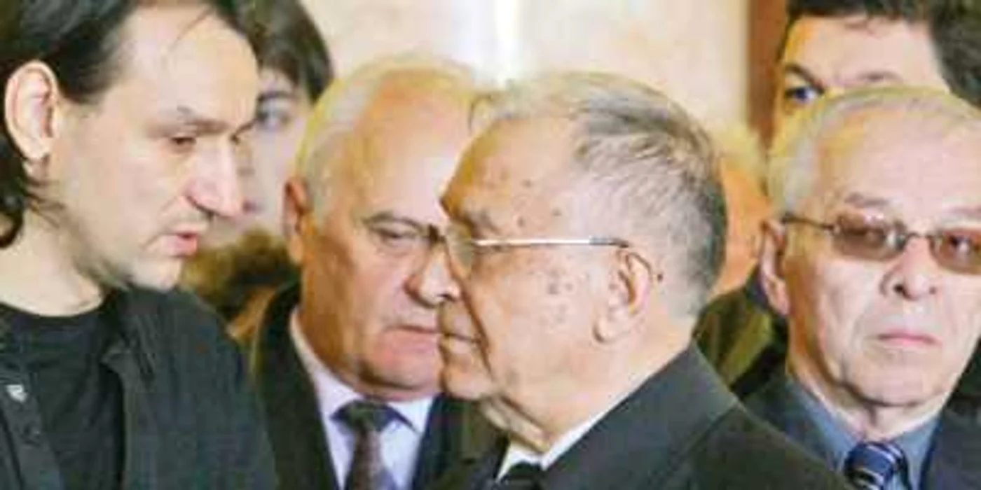 Ion Iliescu a fost alături de familia poetului