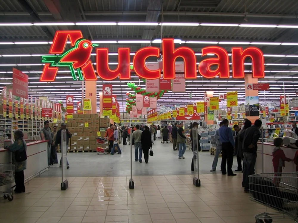 
    Magazinele Auchan funcționează de astăzi după un nou program  