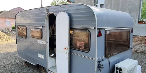 Rulotă frizerie prin satele din Timiş