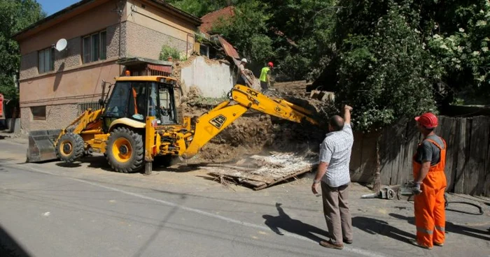 Casa a fost demolată astăzi. Foto: Bogdan Crăciun