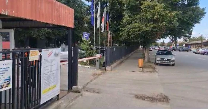 Femeia de 33 ani a fost lovită chiar la poarta fabricii la care lucra FOTO: Ana Popescu
