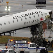 Accident avion Air Canada pe aeroportul LaGuardia din New York FOTO Profimedia