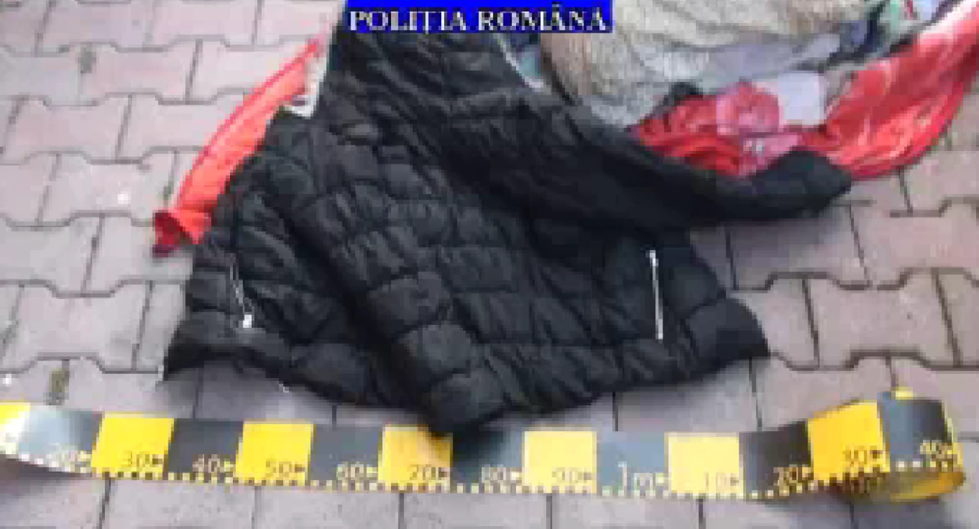 Hainele fetei abuzate sexual, probe în dosarul de viol instrumentat de poliţiştii din Ploieşti FOTO IJP