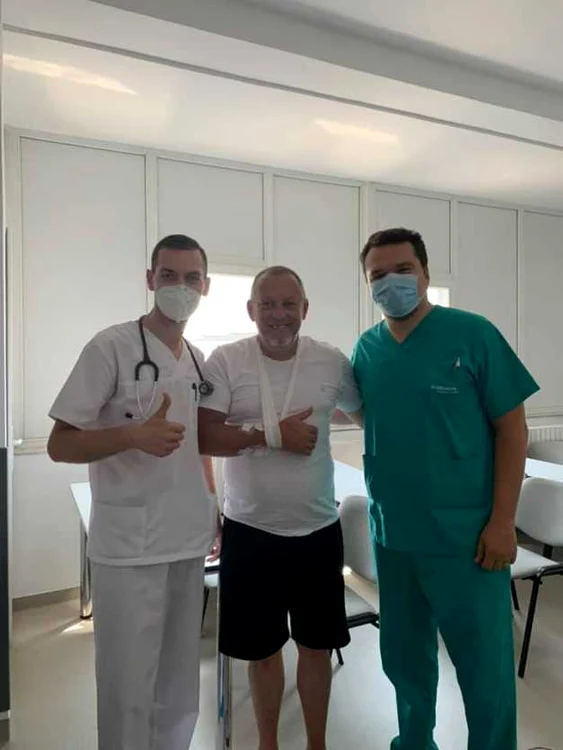 Bogdan Burcea, alături de medicii Eugen Ţiereanu şi Radu Stăvaru FOTO Facebook / Eugen Ţiereanu