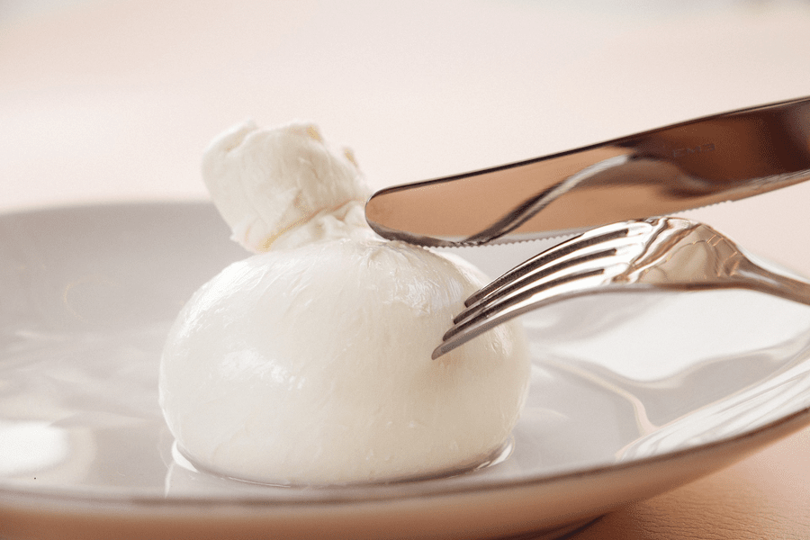 Trei idei de rețete pe care să le pregătești cu burrata