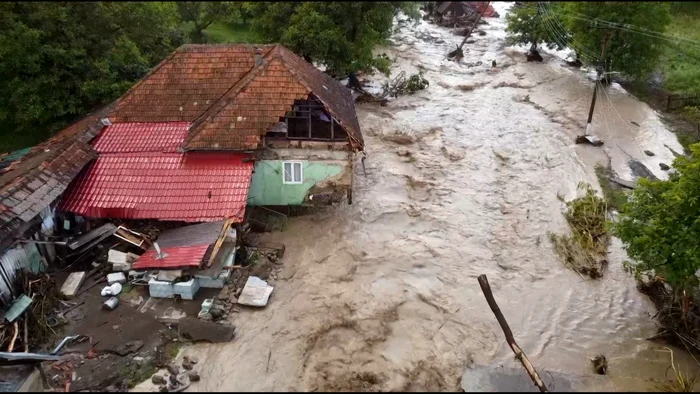 Debitele în creştere ale râurilor pot duce la inundaţii locale. Foto arhivă