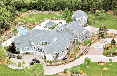 Eminem şi-a luat o proprietate în zona rezidenţială Rochester Hills