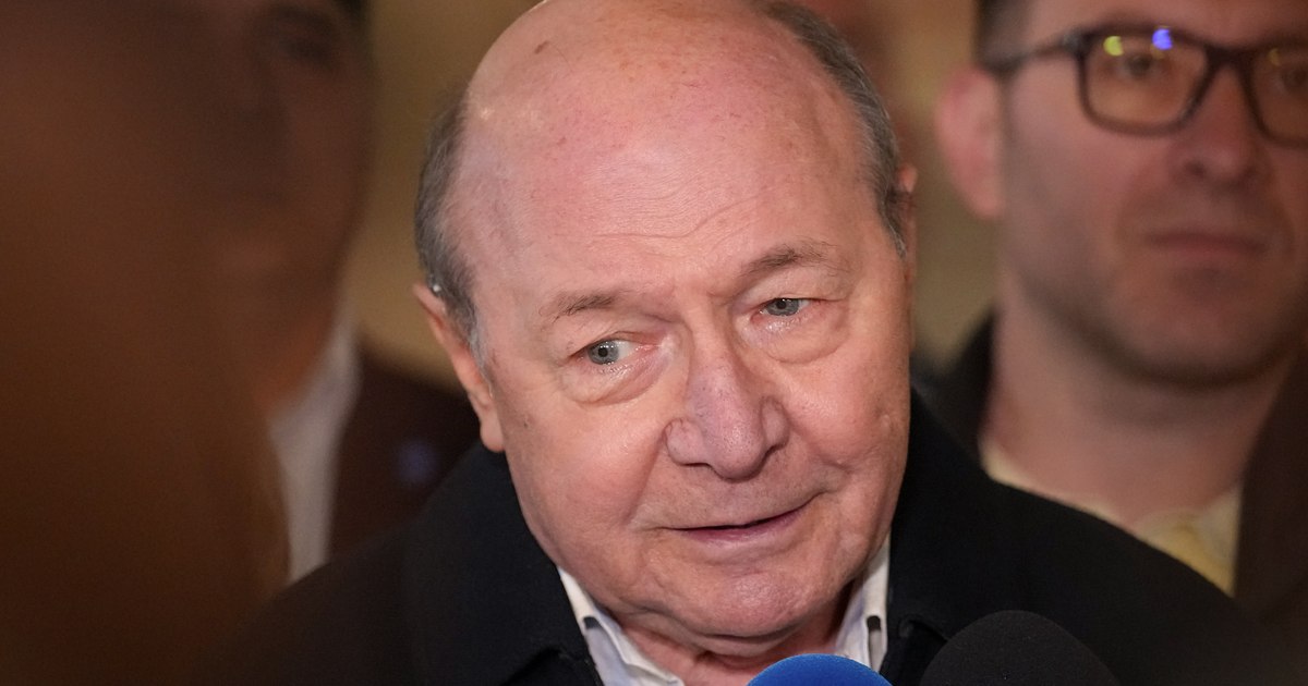 Băsescu condamnă scandările rasiste de la meciul cu Bosnia: „Mă doare sufletul. Avem cea mai proastă imagine în Europa”