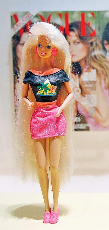 Bianca Drăgușanu a ajuns să semene tot mai mult cu o păpușă Barbie