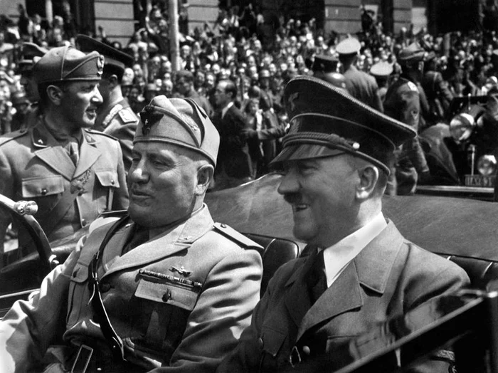 
    Adolf Hitler și dictatorul italian Benito Mussoliniclickpentrufemei.ro  