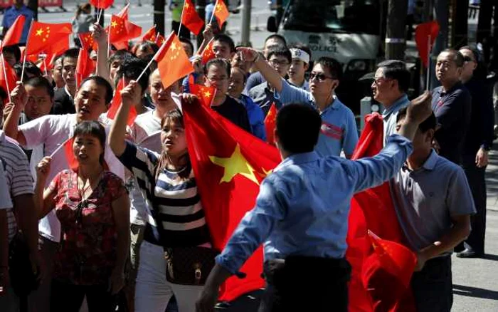 Protestatarii au cântat împotriva Japoniei, din cauza achiziţiei insulelor din Marea Chinei de Est FOTO Reuters