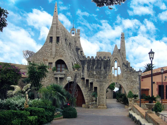 Cramă din complexul Guell, realizată de Gaudi. FOTO: Wikipedia