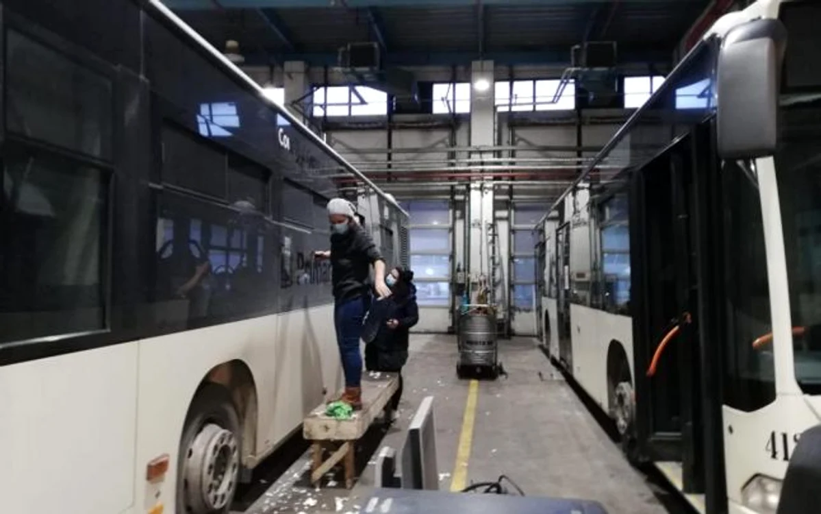 decolantare autobuze Bucureşti Foto Nicuşor Dan/Facebook