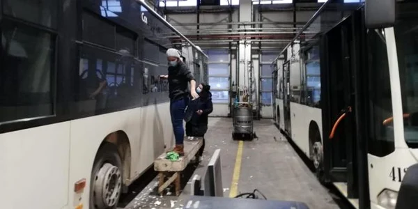 decolantare autobuze Bucureşti Foto Nicuşor Dan/Facebook