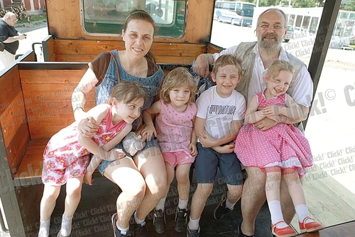 Elena, Iulia, Pavel şi Silvia au fost foarte încântaţi de călătoria cu Mocăniţa (Fotografii: Roberto Sălceanu)
