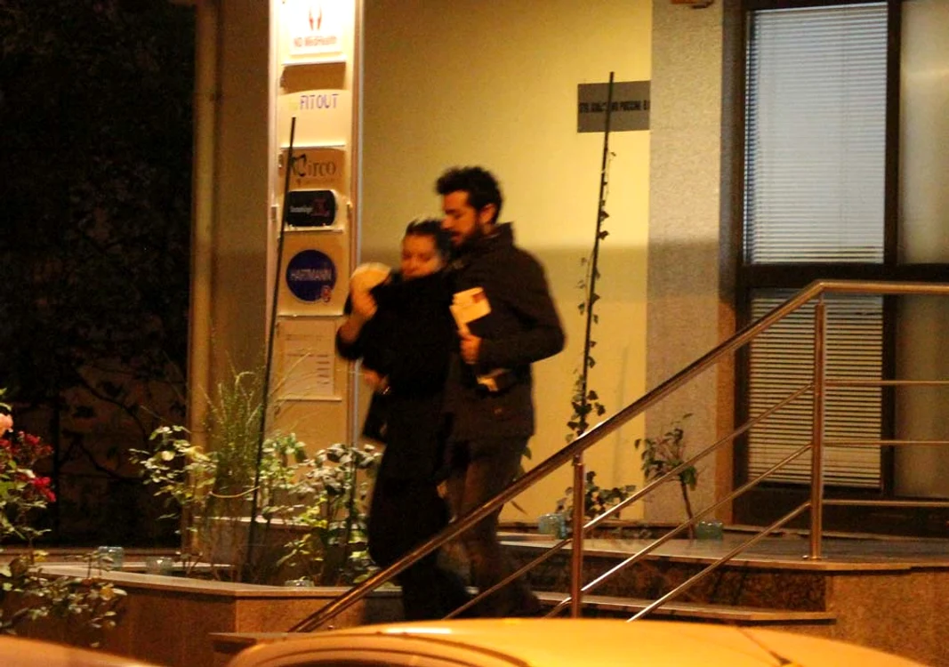 Soţia lui Moga  şi-a ascuns fetiţa  în haină pentru  a o proteja de frig